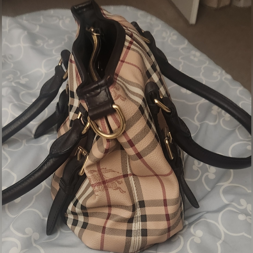 Authentic Burberry checkered bag - Picture 5 of 8